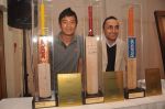 Bhaichung Bhutia, Rahul Bose at sports memorabilia auction in Trident, Mumbai on 27th Jan 2012 (10).JPG